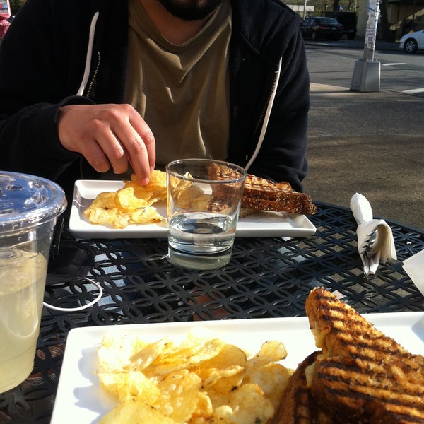 4/25/2013 tarihinde Karen D.ziyaretçi tarafından Brooklyn Commune'de çekilen fotoğraf