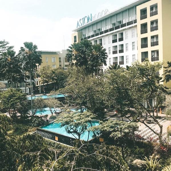 Foto diambil di Aston Bogor Hotel &amp; Resort oleh Ayu P. pada 4/17/2019