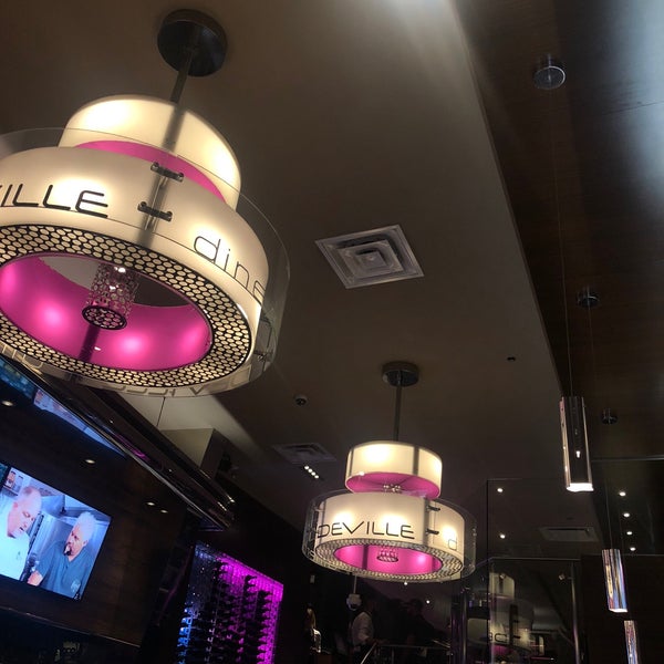 Foto tirada no(a) Deville Dinerbar por Elke N. em 7/14/2018