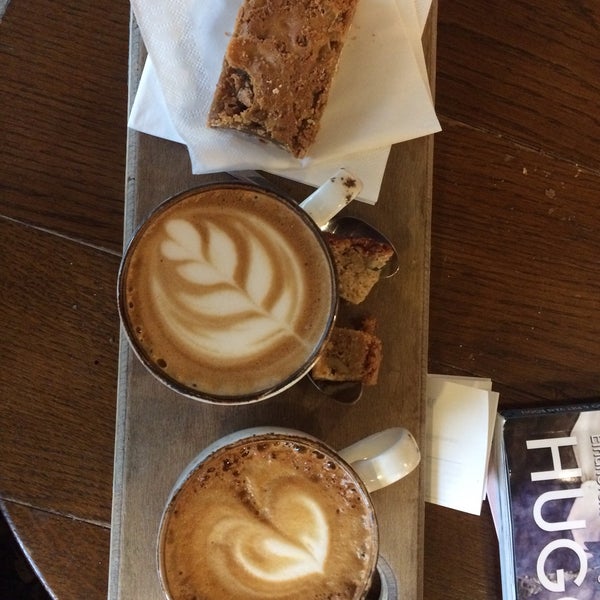 Flat white is really good ! I have tried many flat whites in different cafes in Eindhoven but Coffee Lab is the best so far! Banana bread is delicious and a big slice you can share it.Prices are ok