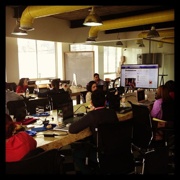 รูปภาพถ่ายที่ Hello Open Workspace โดย Manuel D. เมื่อ 1/26/2013