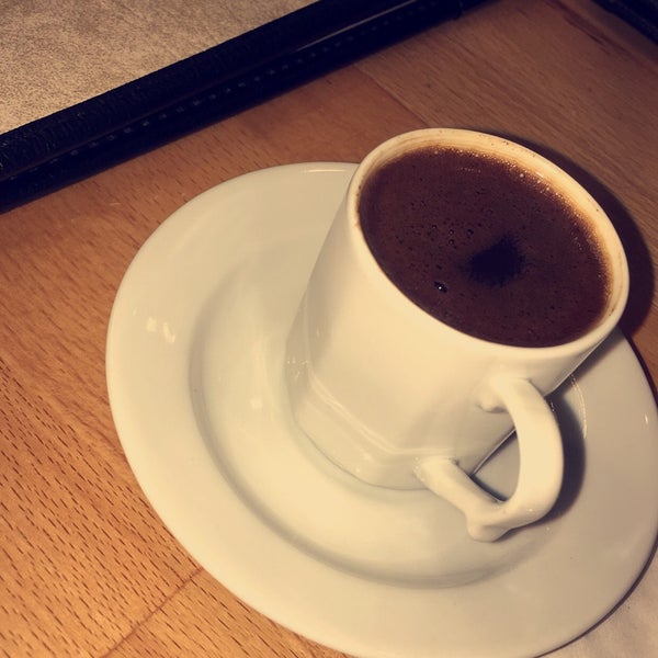 Foto scattata a Güllüoğlu Baklava &amp; Cafe da AJ  🤍🇸🇦🐎 il 10/31/2017