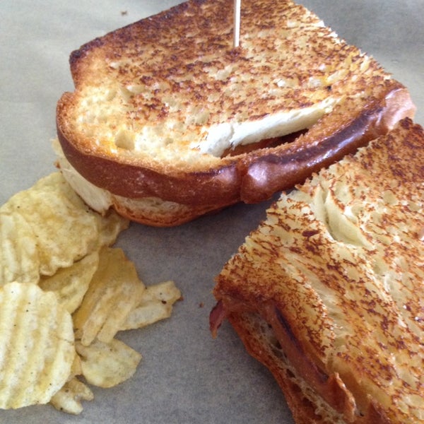 10/4/2013에 Joe R.님이 Noble Sandwich Co.에서 찍은 사진