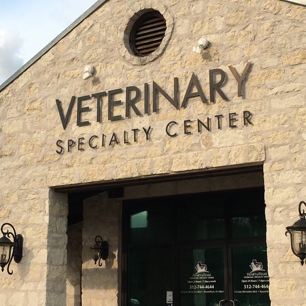 Photo taken at Heart of Texas Veterinary Specialty Center by Joe R. on 5/8/2017