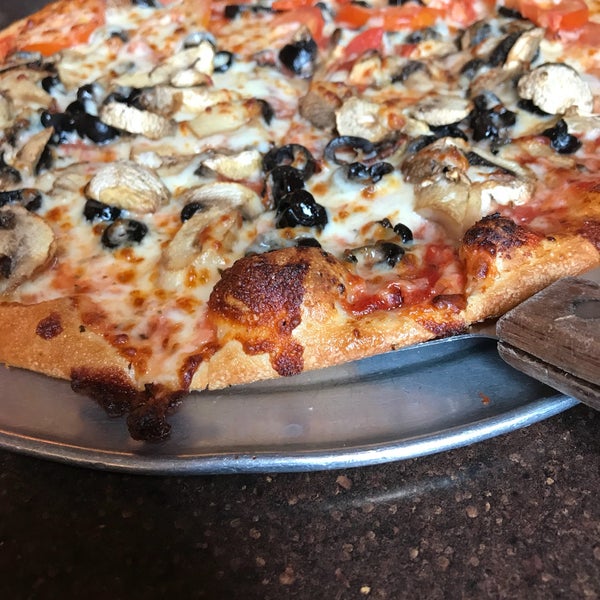 Das Foto wurde bei Palio&#39;s Pizza Cafe von Jason H. am 6/9/2018 aufgenommen
