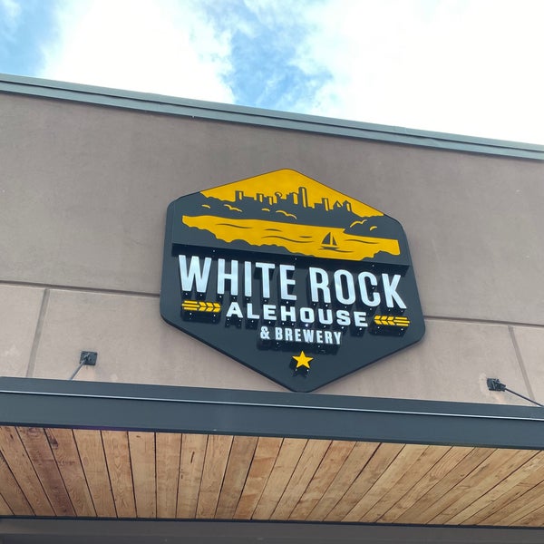 Photo taken at White Rock Alehouse &amp; Brewery by Jason H. on 6/18/2022
