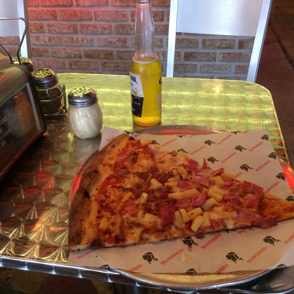 2/18/2017 tarihinde Julio C.ziyaretçi tarafından Pizza Bar South Beach'de çekilen fotoğraf