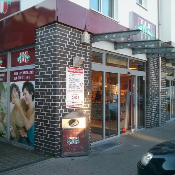 Магазин ag уфе. Бутик диор поп ап. Спорт магазины киров. Магазин ag store волгоград. Ag store волгоград комсомольская.