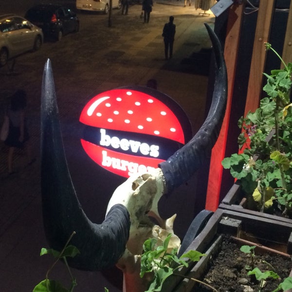 Foto tomada en Beeves Burger &amp; Steakhouse  por mehmet s. el 9/7/2015