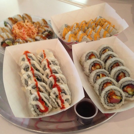 Foto tirada no(a) Rollbotto Sushi por Joanna D. em 11/24/2012