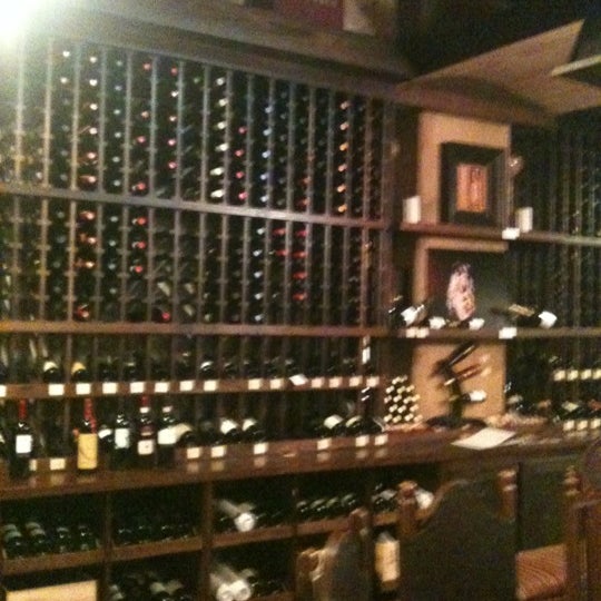 Foto diambil di Wine Shoe oleh John M. pada 10/7/2012