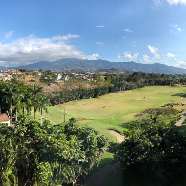 Foto diambil di Costa Rica Marriott Hotel Hacienda Belén oleh Ryan S. pada 3/30/2018