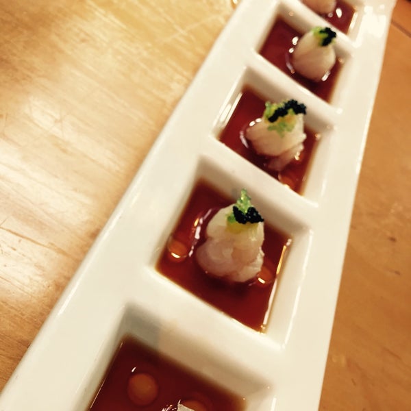Снимок сделан в Blowfish Sushi to Die For пользователем Ryan S. 5/30/2015