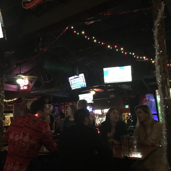 รูปภาพถ่ายที่ Stoney&#39;s Bar and Grill โดย Ryan S. เมื่อ 12/16/2017