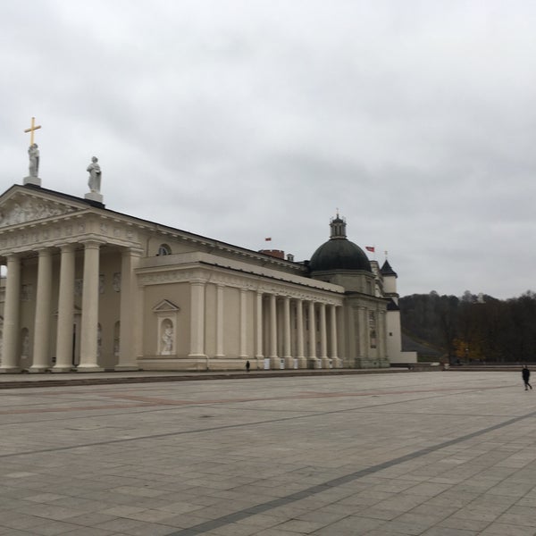 Foto tomada en Vilniaus arkikatedra ir Šv. Kazimiero koplyčia | Cathedral of St Stanislaus and St Vladislav and Chapel of St Casimir  por Takayuki H. el 11/18/2019