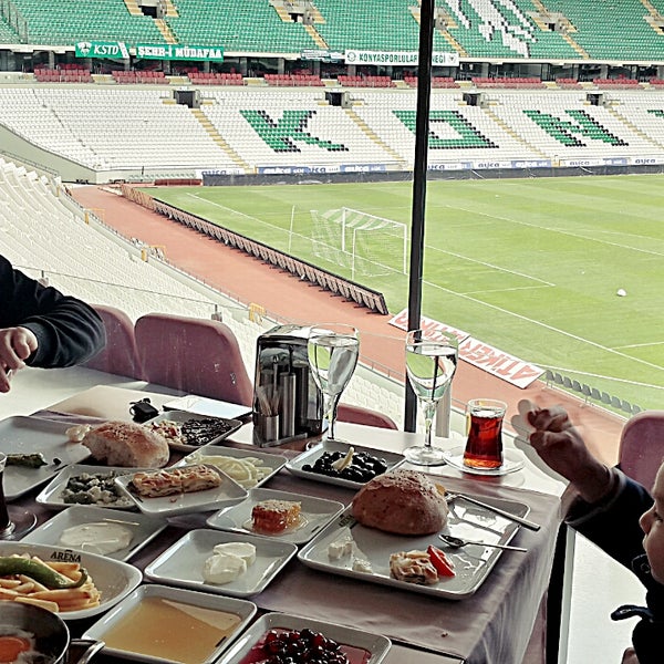 10/21/2014 tarihinde Konya Arena Restaurantziyaretçi tarafından Konya Arena Restaurant'de çekilen fotoğraf