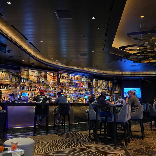 Why Nightlife is Better in Las Vegas - Clique Bar & Lounge
