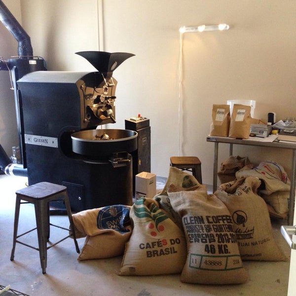 10/27/2014 tarihinde Aharon Coffee &amp; Roasting Co.ziyaretçi tarafından Aharon Coffee &amp; Roasting Co.'de çekilen fotoğraf
