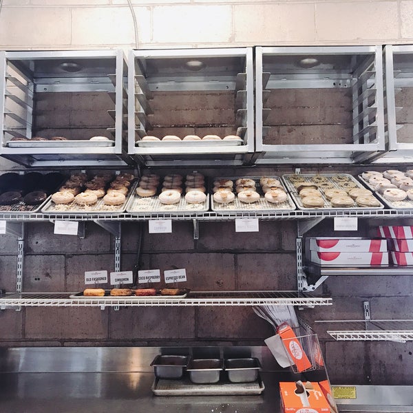 3/24/2018 tarihinde Minette Y.ziyaretçi tarafından Underwest Donuts'de çekilen fotoğraf