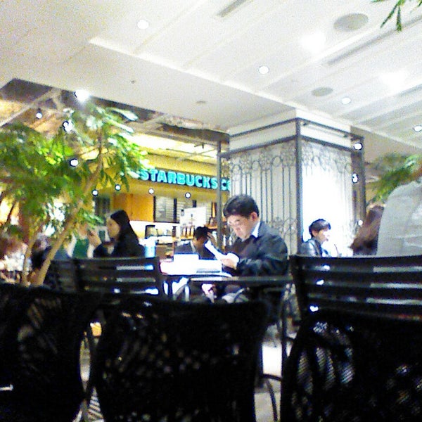 Starbucks 西新宿のコーヒーショップ