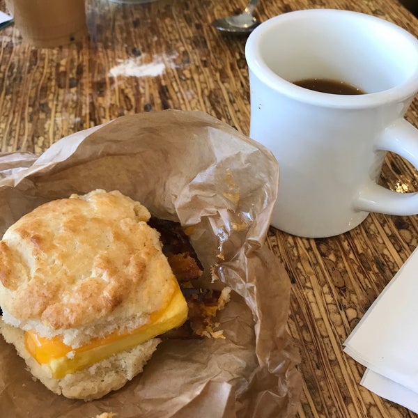 Снимок сделан в Bayou Bakery, Coffee Bar &amp; Eatery пользователем Sean H. 3/23/2019
