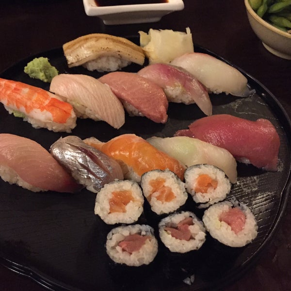 5/13/2016 tarihinde Sean H.ziyaretçi tarafından Sushi Capitol'de çekilen fotoğraf