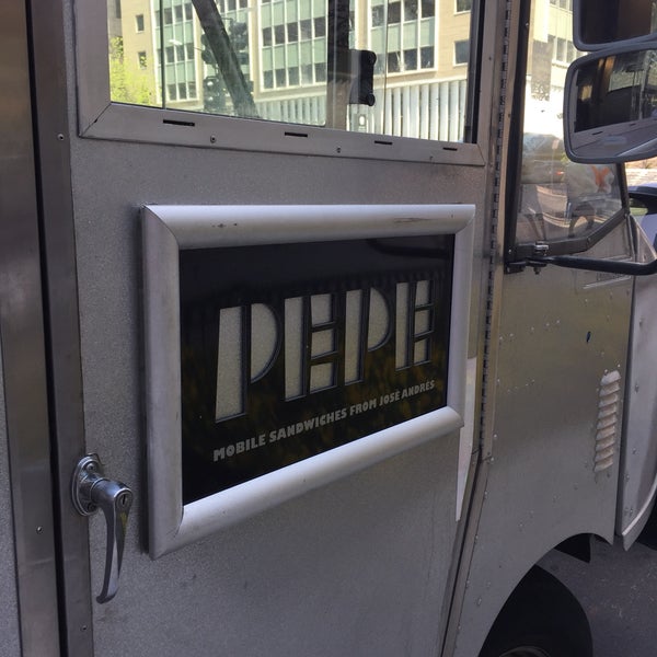Photo taken at Pepe Food Truck [José Andrés] by Sean H. on 4/13/2017