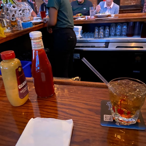 Photo prise au Hamilton&#39;s Bar &amp; Grill par Sean H. le12/1/2019