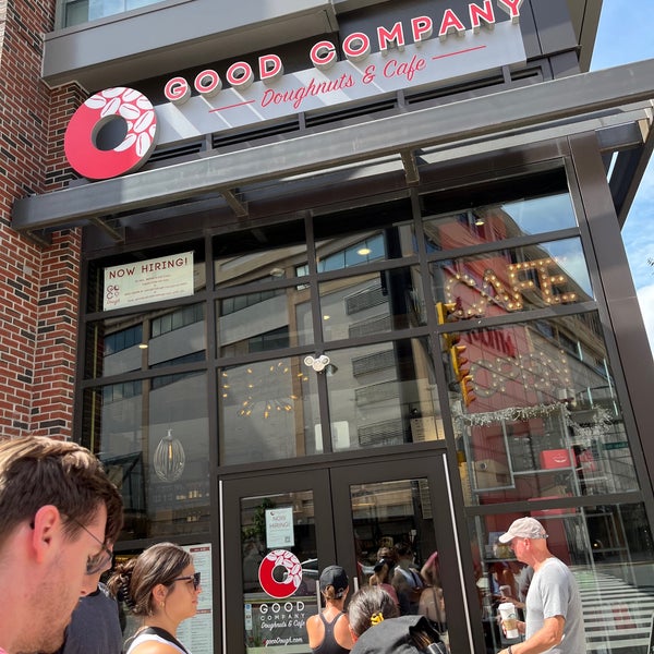 8/6/2022 tarihinde Sean H.ziyaretçi tarafından Good Company Doughnuts &amp; Cafe'de çekilen fotoğraf