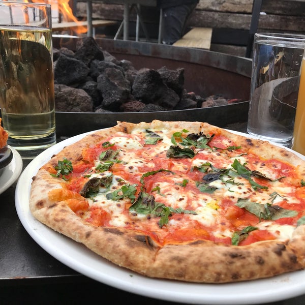 3/19/2018 tarihinde Joseph A.ziyaretçi tarafından Forge Pizza'de çekilen fotoğraf