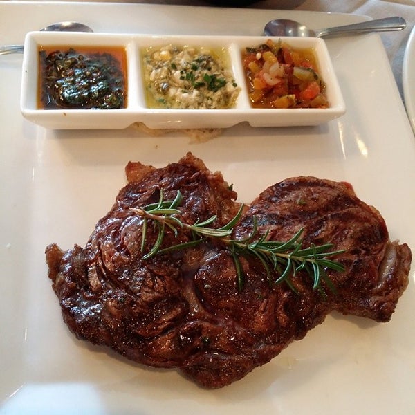 Das Foto wurde bei Ushuaia Argentinean Steakhouse von Andrew K. am 7/26/2014 aufgenommen