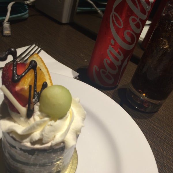 Ordering the chocolate cake and coca cola, taste really gooooood. The air condition works well, love the room ambience, the hotel location near to many restaurants and tenant