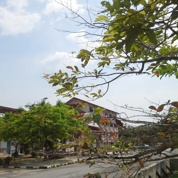 Sekolah Menengah Kebangsaan Air Merah Kulim Student Center