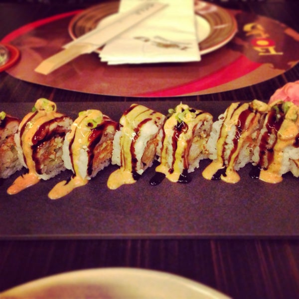 Foto tomada en GOLD Sushi Club  por ej j. el 5/7/2013