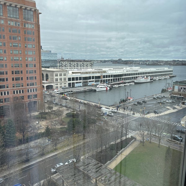 Снимок сделан в Renaissance Boston Waterfront Hotel пользователем Jody B. 12/11/2023