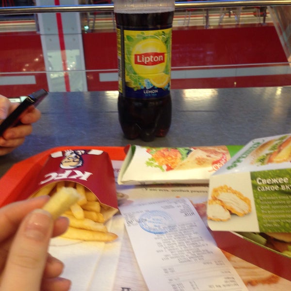 Фудкорт петровский ижевск. Фудкорт ижевск. Фудкорт мега березка южно-сахалинск. Фудкорт макдоналдс кфс. Июнь мытищи фудкорт.