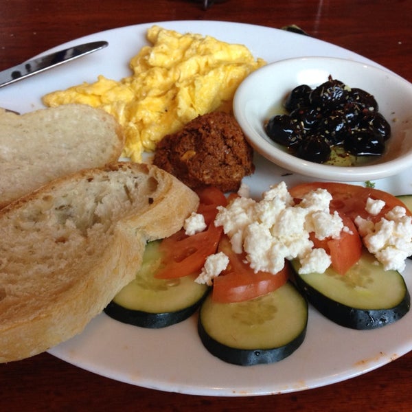 The Turkish sunrise plate for brunch is very similar to a traditional Turkish breakfast (kavalti).