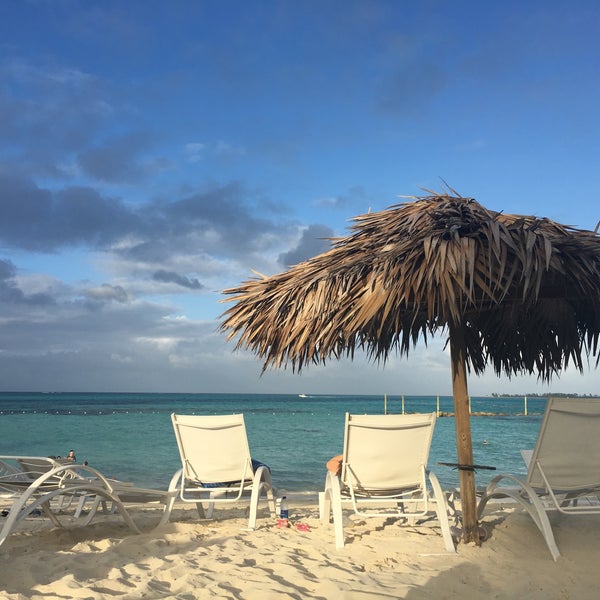Foto tirada no(a) Meliá Nassau Beach por Elizabeth I. em 12/30/2015