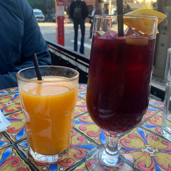 Das Foto wurde bei Yuca Bar &amp; Restaurant von Elizabeth I. am 10/5/2019 aufgenommen