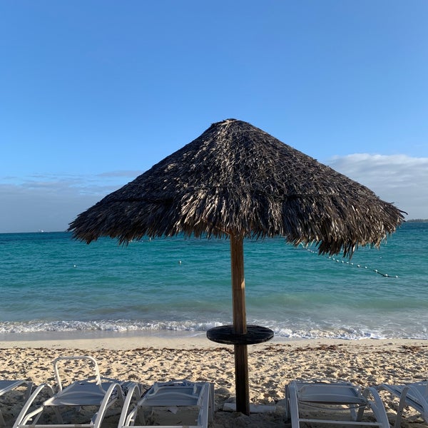 Foto diambil di Meliá Nassau Beach oleh Elizabeth I. pada 12/29/2019