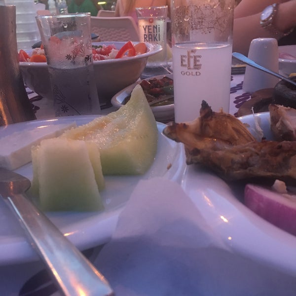 รูปภาพถ่ายที่ Poyraz Capari Restaurant โดย Hamit เมื่อ 6/25/2023