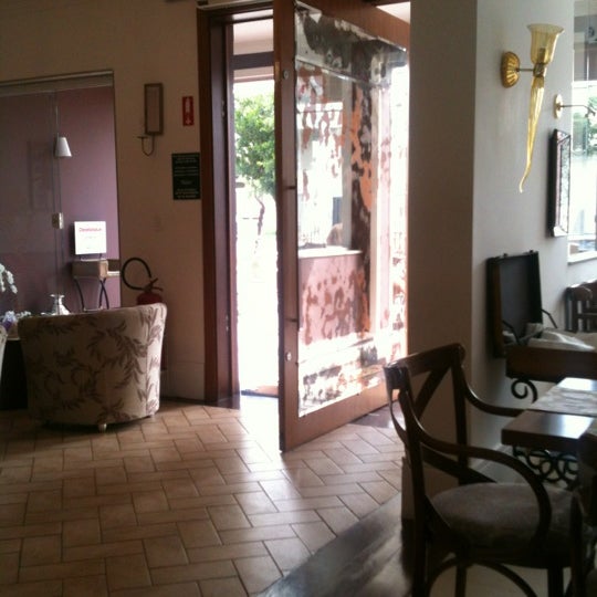 12/16/2012 tarihinde Victor L.ziyaretçi tarafından La Fée Cafeteria'de çekilen fotoğraf