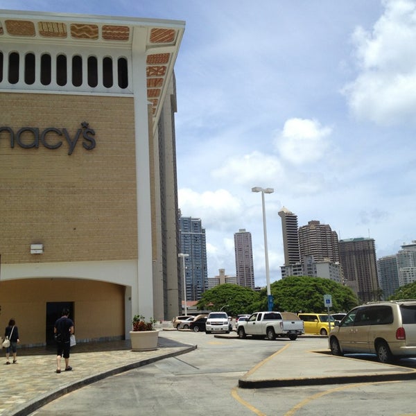 Macy's Outlet Store in Honolulu