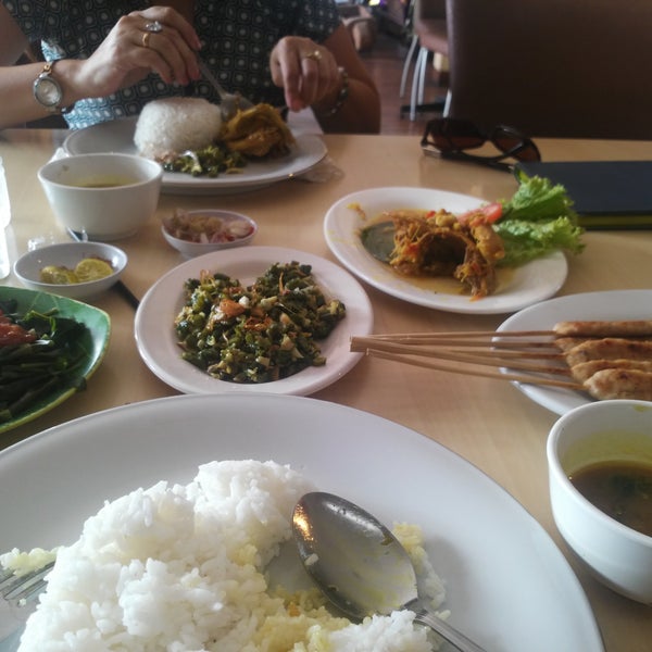 It's a nice ayam betutu. But the pelecing kangkung Lombok was with the wrong sauce. It should be a fresh one, not fried!