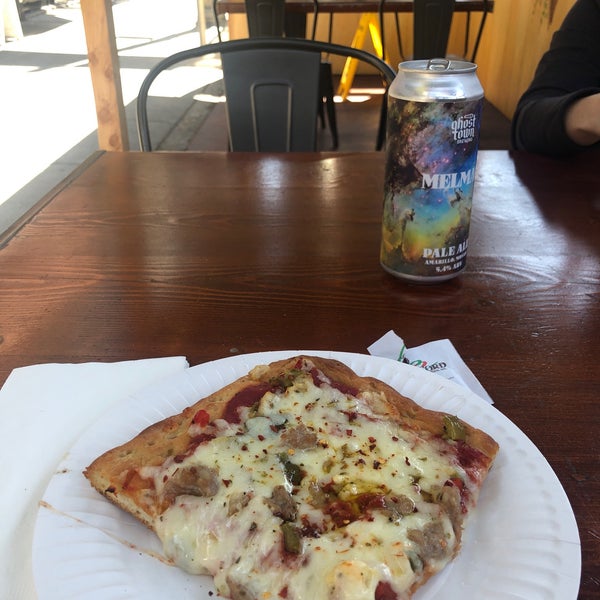 4/17/2021 tarihinde Dan C.ziyaretçi tarafından Presidio Pizza Company'de çekilen fotoğraf