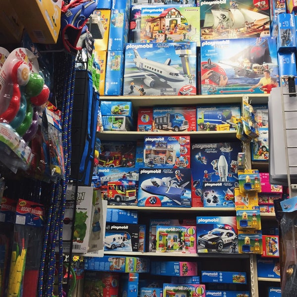 SO many wonderful, unconventional toys & kits for kids. Legos! Playmobile! Science! Robotics! Games! Puzzles! Arts! Crafts! GoldieBlox! Green Toys! SPIROGRAPH! 🙀😱🤖🎨🎲🌀2 stores total. Staff=👍🏼