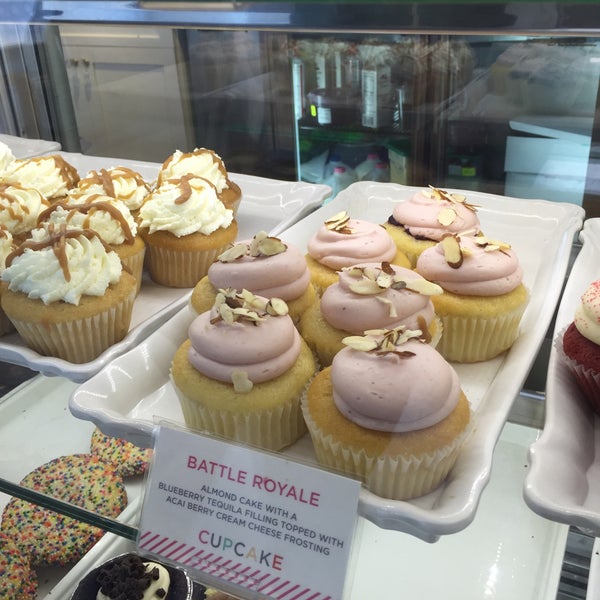 Das Foto wurde bei Sift Dessert Bar von Krystle S. am 9/15/2015 aufgenommen