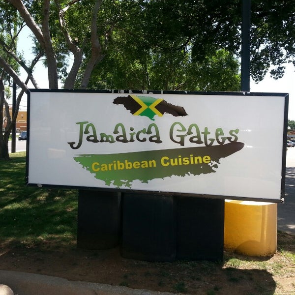 Das Foto wurde bei Jamaica Gates Caribbean Restaurant von Ernest P. am 6/20/2013 aufgenommen