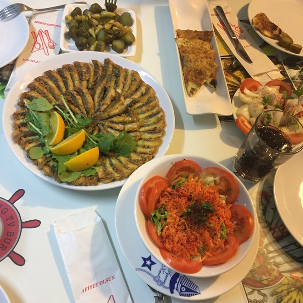 Das Foto wurde bei Denizaltı Balık Restorant von Kadir D. am 12/29/2016 aufgenommen