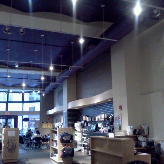 10/1/2012にMichael R. B.がShowbiz Store &amp; Cafeで撮った写真